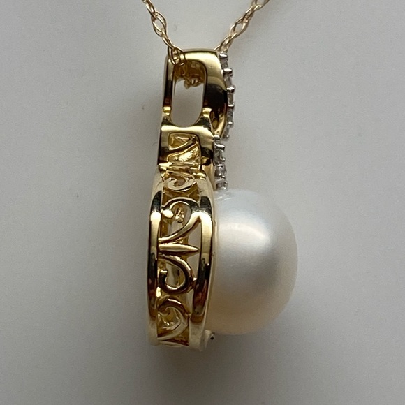 10K Yellow Gold 8mm Cultured Pearl and 0.06ct twt Diamond Pendant with Chain NEW - Picture 7 of 10